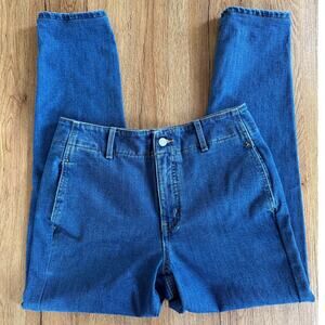 Banana Republic High-Rise Straight Fit Jeans. Size 28/6.